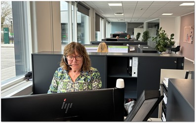 Gitte Larsen på sin plads i kundecenteret