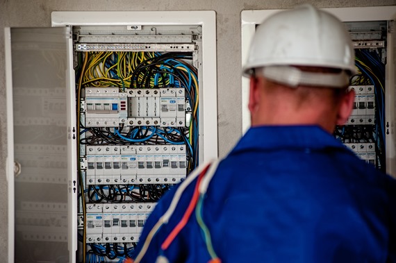 Vi søger en elektriker