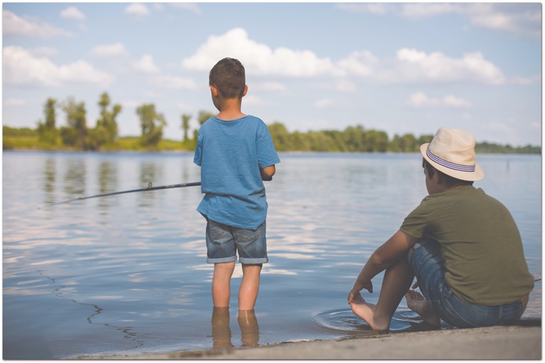 To drenge fisker